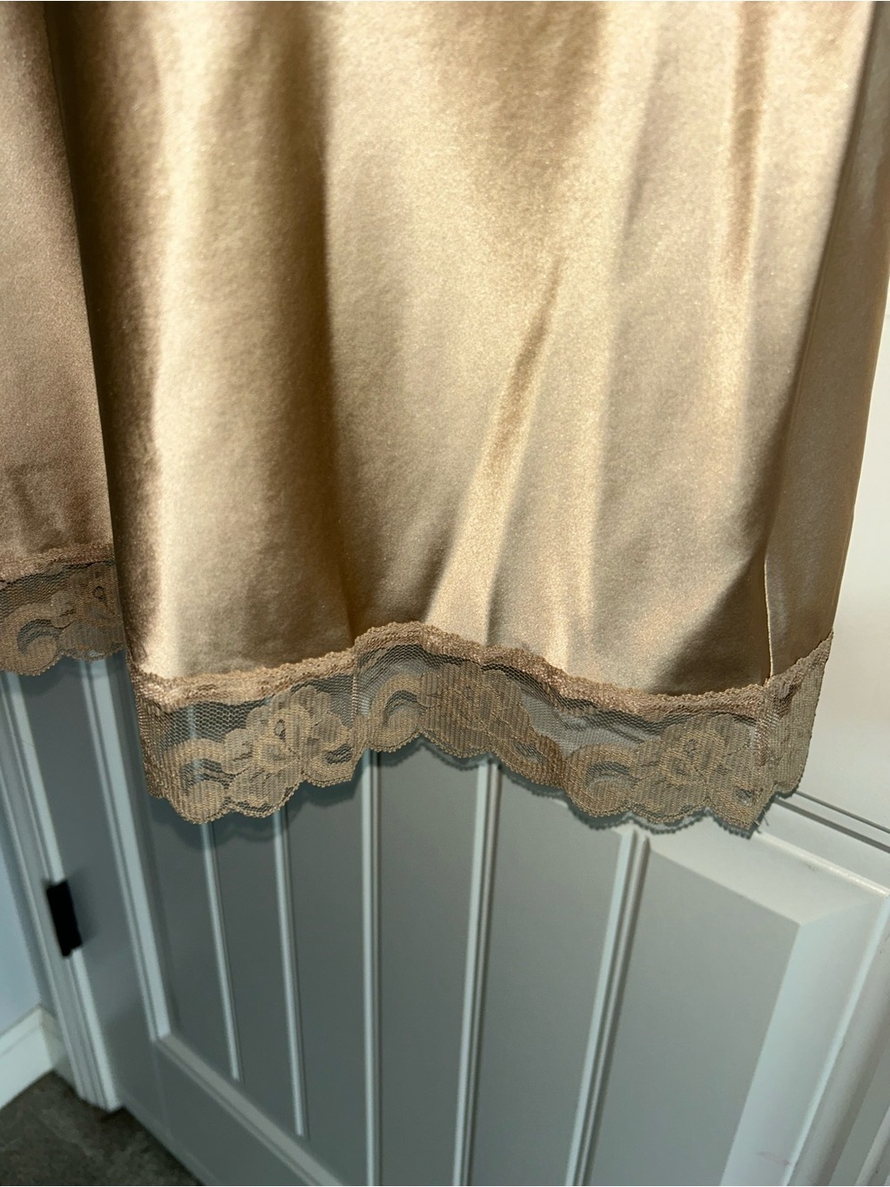 NEW Trina Turk Champagne Lace-Trim Satin Chemise Sz M - Picture 3 of 5